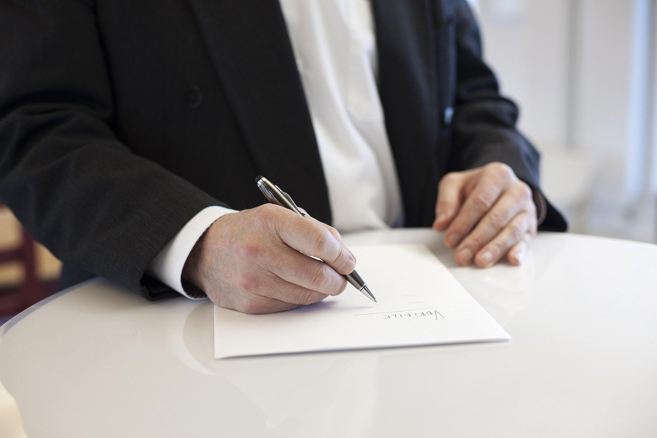 liverpool contract news