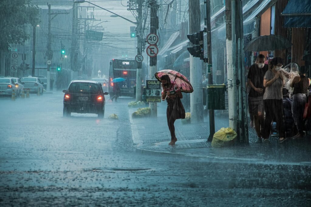 600 Mile Rainstorm to Drench Britain as Temperatures Plummet